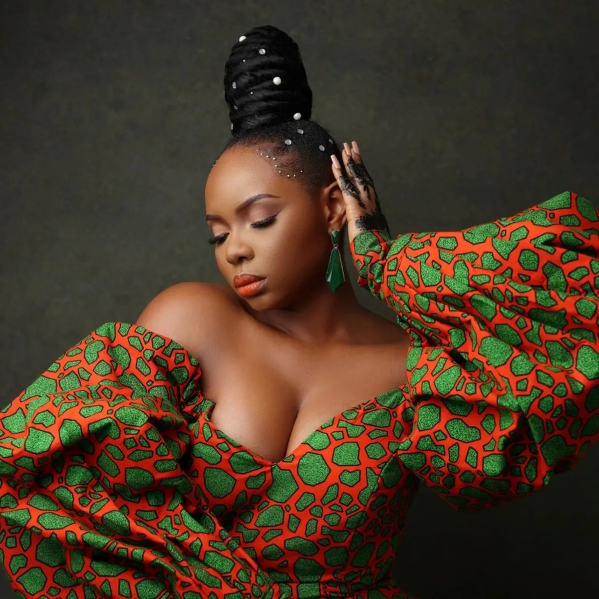 Yemi Alade – Shawa Shawa (Ashawo) Ft. Fave